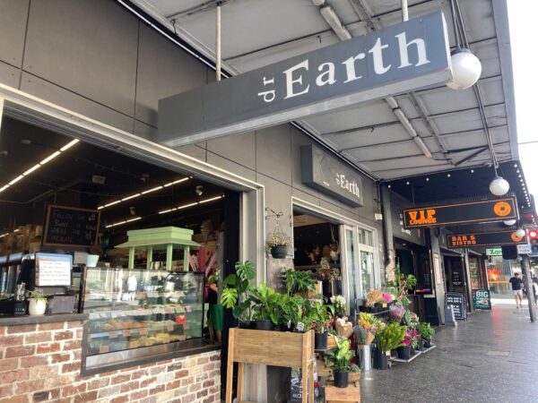 シドニー郊外Newtownのお店Dr Earthの入り口